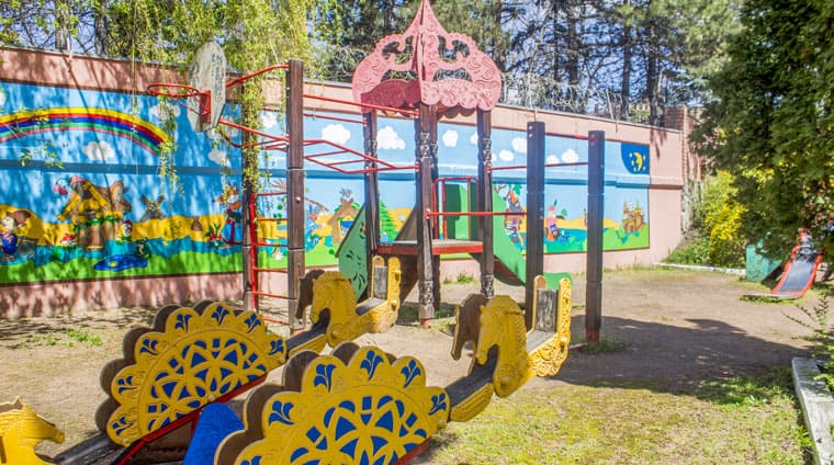 Оснащение детской площадки санатория Зори Ставрополья в Пятигорске